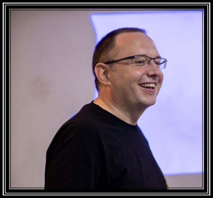 Bild von Marco Stipek mit schwarzem Rahmen